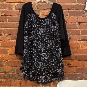Torrid Black &‎ White Patterned Sheer Top Size 4X Womens Plus Size